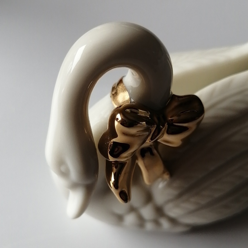 Mikasa Swan Place Card Holder Fine Porcelain Wedding Bells Collection - Picture 3 of 8